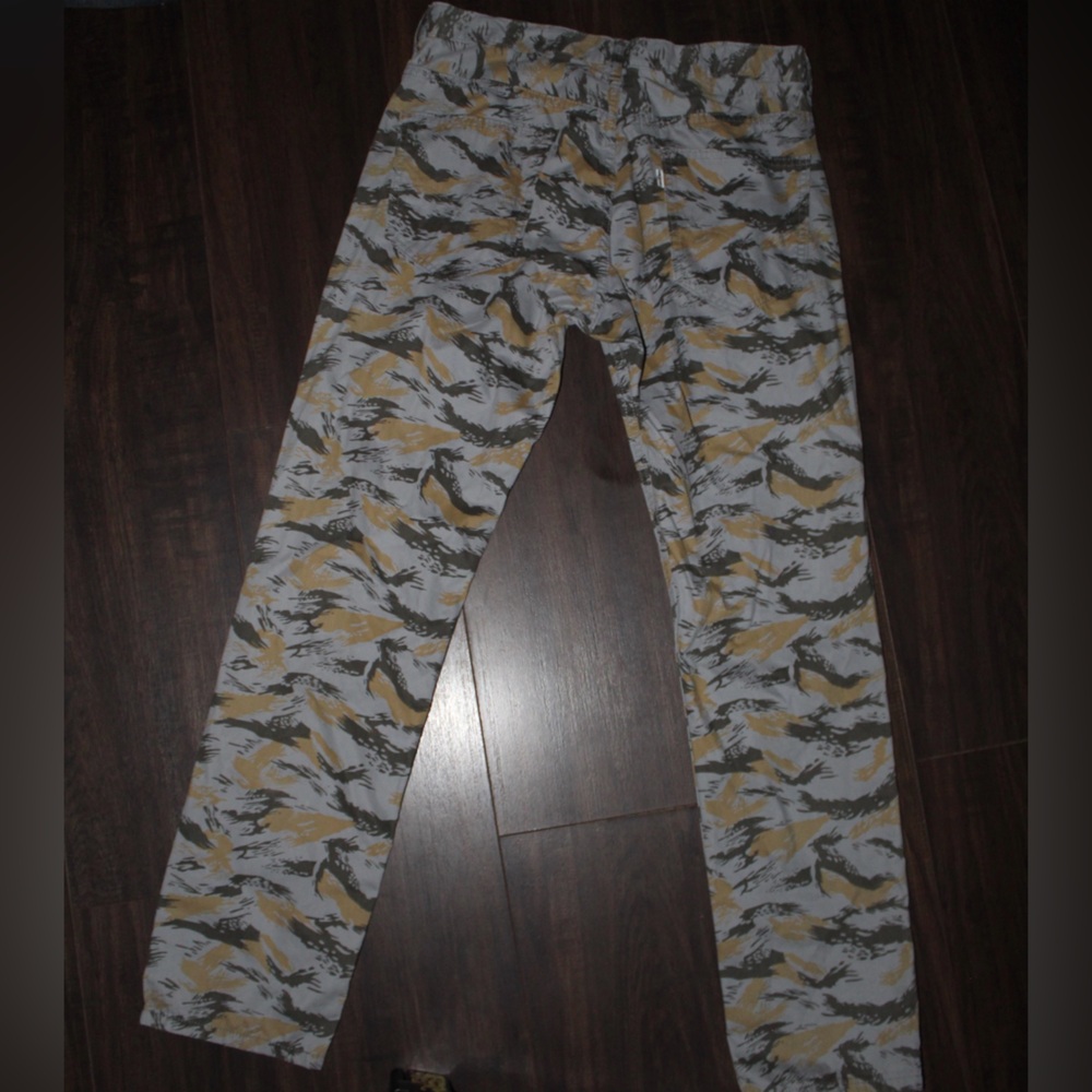 Levi's Men’s Camouflage Pants - Picture 5 of 7